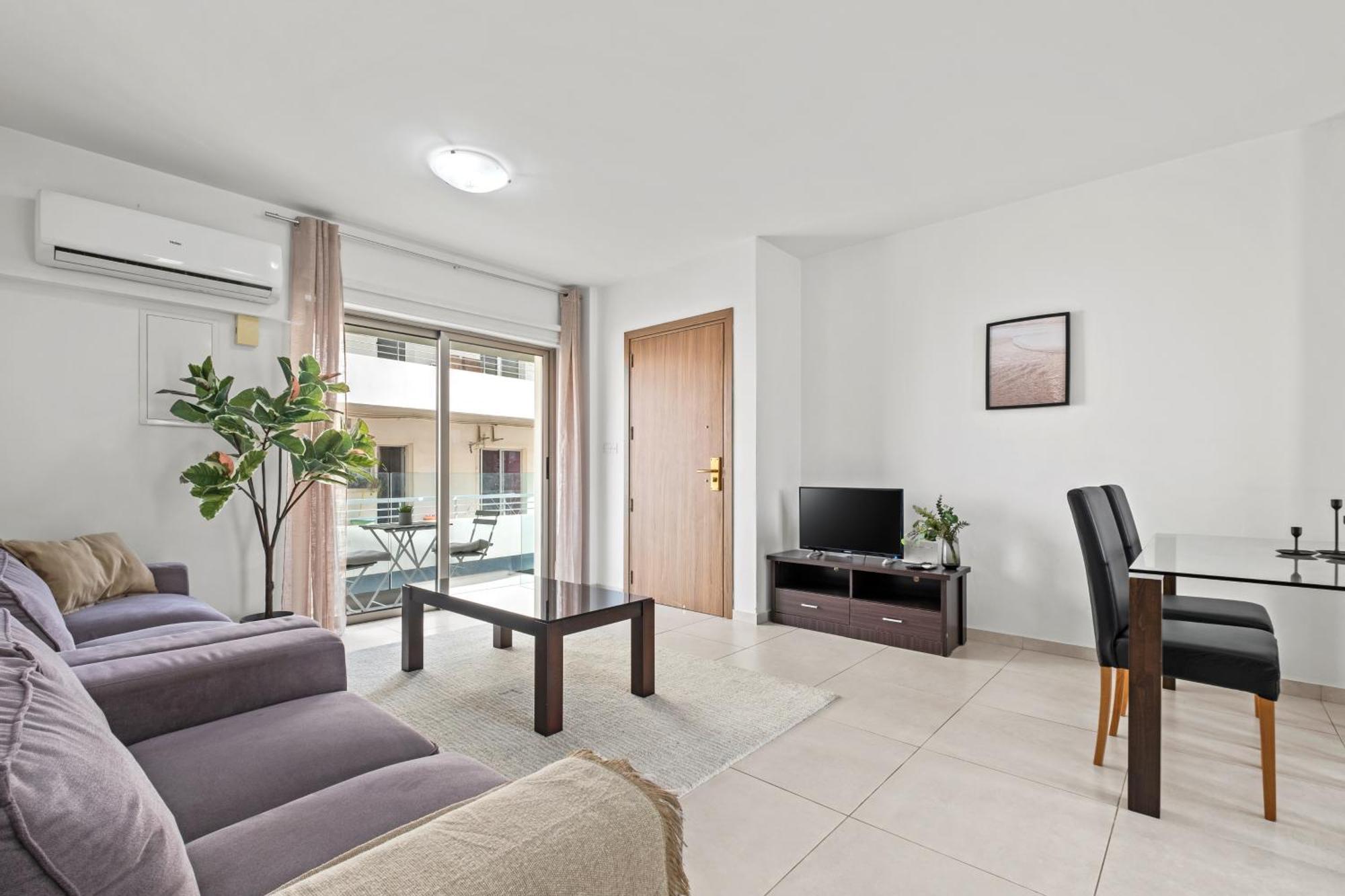 Apartment Downtown 2 Bedroom *