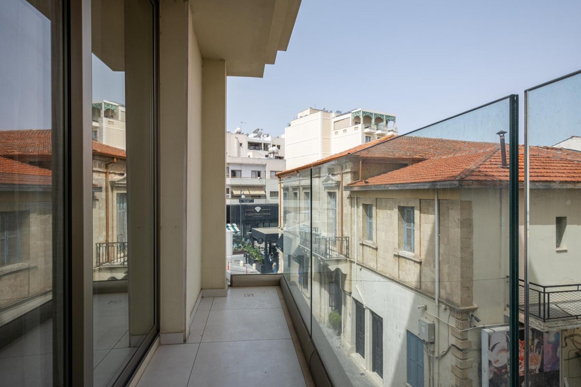 Apartment Downtown 2 Bedroom *