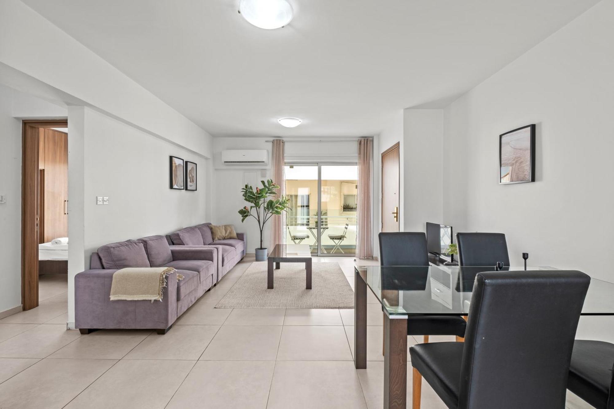 Apartment Downtown 2 Bedroom *