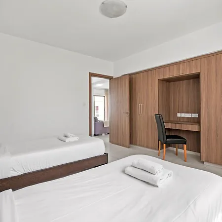 Downtown 2 Bedroom Apartment Larnaca Exterior photo