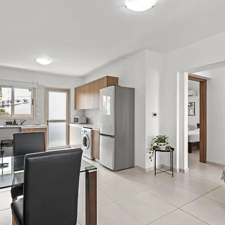 Downtown 2 Bedroom Apartment Larnaca Exterior photo