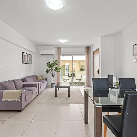 Downtown 2 Bedroom Apartment Larnaca Exterior photo