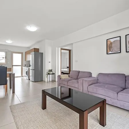Downtown 2 Bedroom Apartment Larnaca Exterior photo